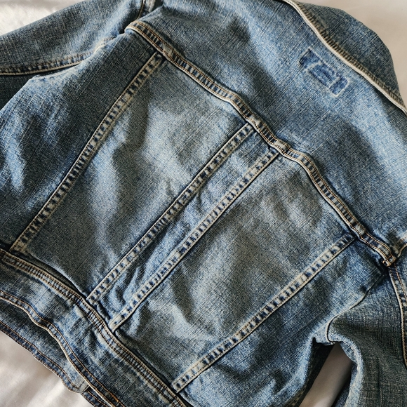 Michael Kros cropped denim jacket with jewel buttons - Picture 5 of 8